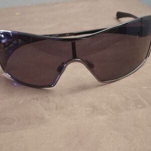 NEW (Never Worn) OAKLEY DART Sunglasses MATTE SILVER FRAMES GRADIENT GREY LENSES